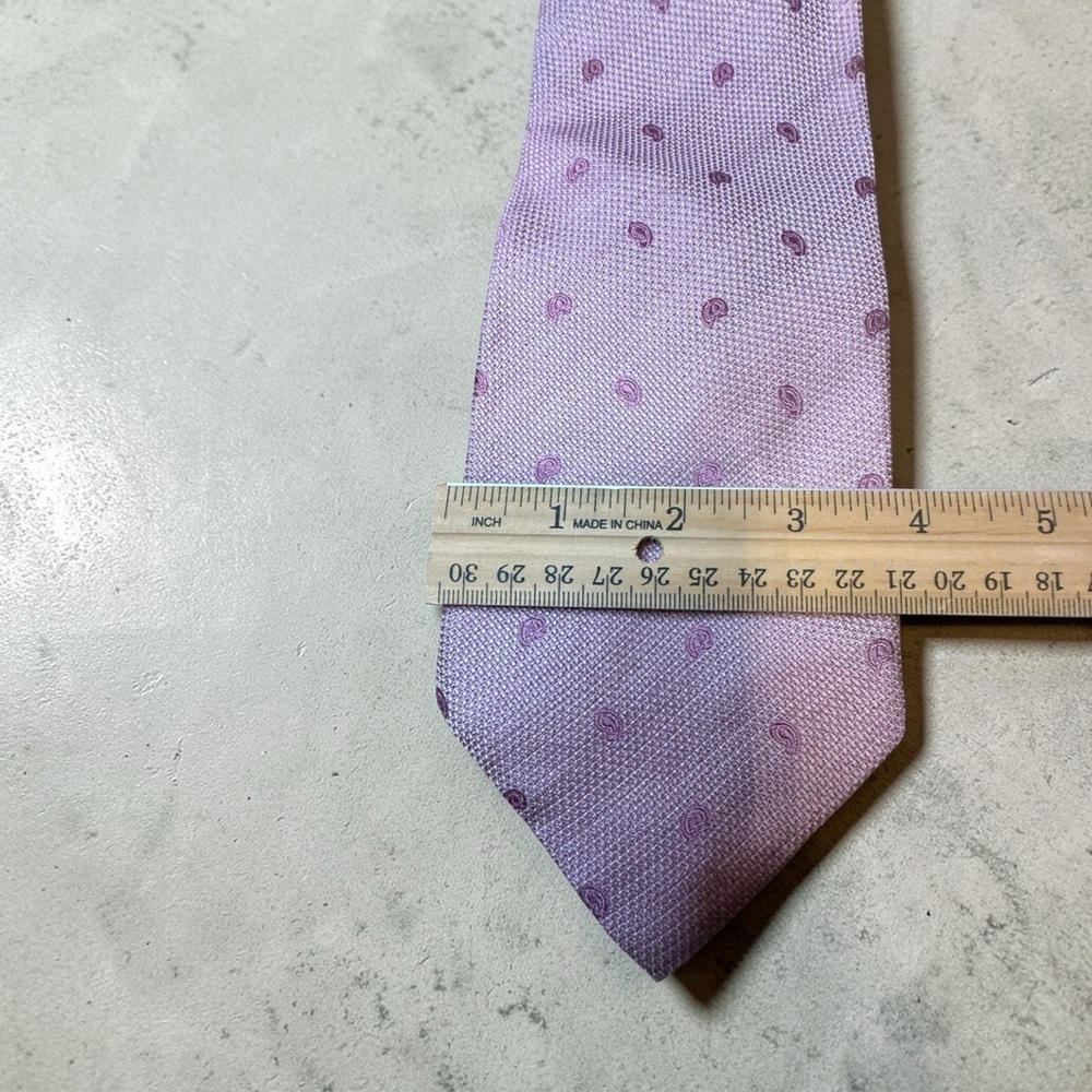 Tom James Purple/Pink Paisley Men's silkTie - Picture 5 of 6